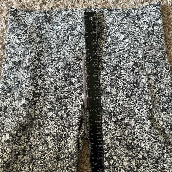 Athleta salutation stash pocket II 7/8 tight leggings size M - Picture 9 of 11